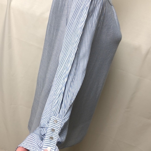 -> Jones New York Open Arm Blouse - Picture 8 of 8